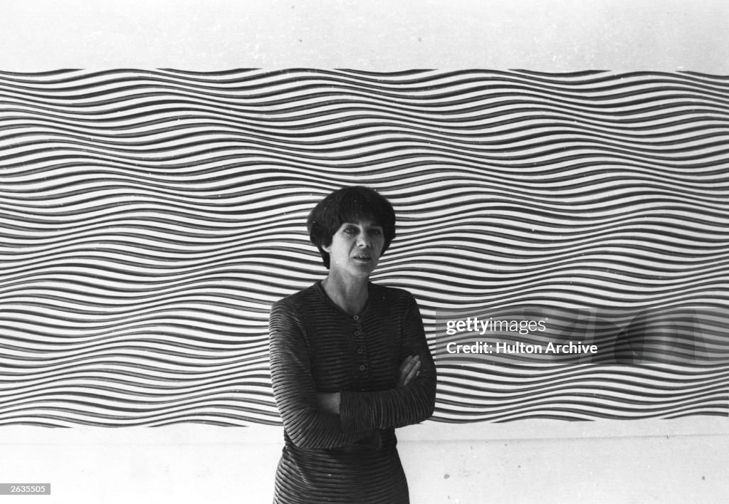 Over Bridget Riley Bridget Riley, British painter and leading figure in the Op Art... Foto ...