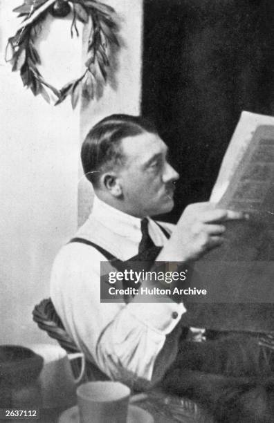 Hitler Rapping Paper 145 Adolf Hitler Fails Stock Photos, High-Res Pictures, and Images ...