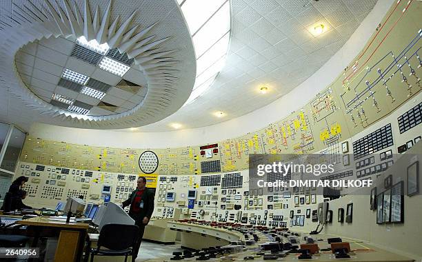 130 Operator In Power Station Control Room Stock Photos, High-Res ...