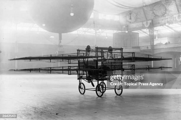 Flapping Wings Photos and Premium High Res Pictures - Getty Images