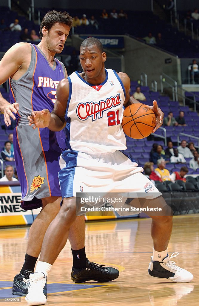 Bobby Simmonds Bobby Simmons of the Los Angeles Clippers drives against Dejan... News ...