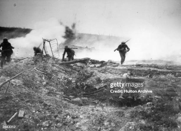 Depiction of a German troop advance during the Second Battle of Villers-Bretonneux, France, April 1918. The scene is likely to have been staged,...