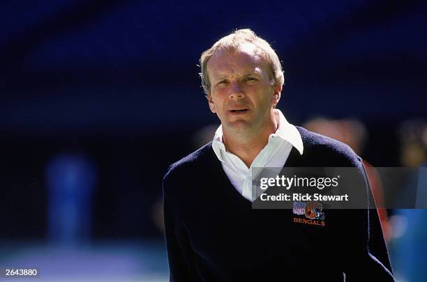 Head coach Sam Wyche of the Cincinnati Bengals stands on the sideline during a 1987 NFL game against of the Pittsburgh Steelers.