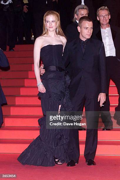 Australian actress Nicole Kidman and British actor Ewan McGregor attend the premiere of their film "Moulin Rouge" at the International Film Festival...