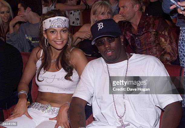 American pop star Jennifer Lopez and record producer Sean "Puffy" Combs attend the MTv Music Video Awards on September 7, 2000 in New York.
