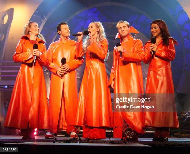 Tozer Steps Singer Steps Band Photos and Premium High Res Pictures - Getty Images