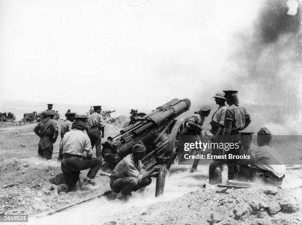 Pounder heavy field gun in action on a cliff top at Helles Bay, Gallipoli, Turkey.