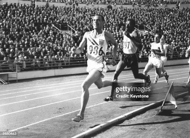 American athlete Malvin Whitfield on his way to winning the 800 metres final at the 1952 Helsinki Olympics.