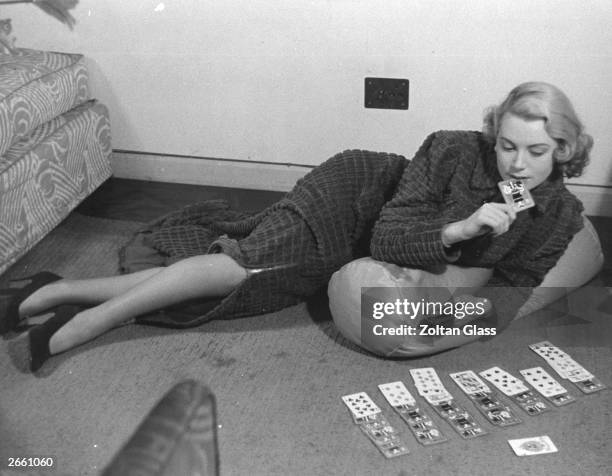 Actress Deborah Kerr playing patience. Born Deborah Kerr-Trimmer in Helensburgh, Scotland in 1921, she trained as a dancer and won a scholarship to...