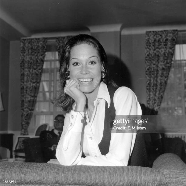 American actress Mary Tyler Moore, who starred in a number of sitcom TV series.