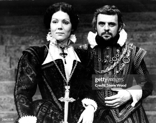 Welsh actor Anthony Hopkins as Macbeth and English actress Diana Rigg as Lady Macbeth in a production of Shakespeare's tragedy 'Macbeth'.