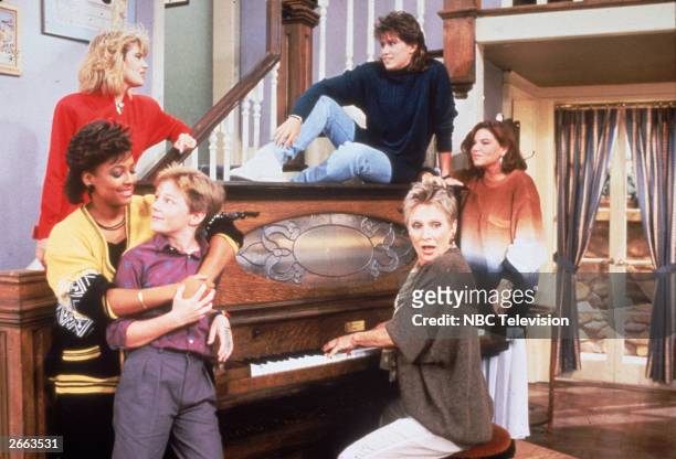 Cast members from the television series 'The Facts of Life' stand around a piano, circa 1987. Kim Fields, MacKenzie Astin and Cloris Leachman. Lisa...