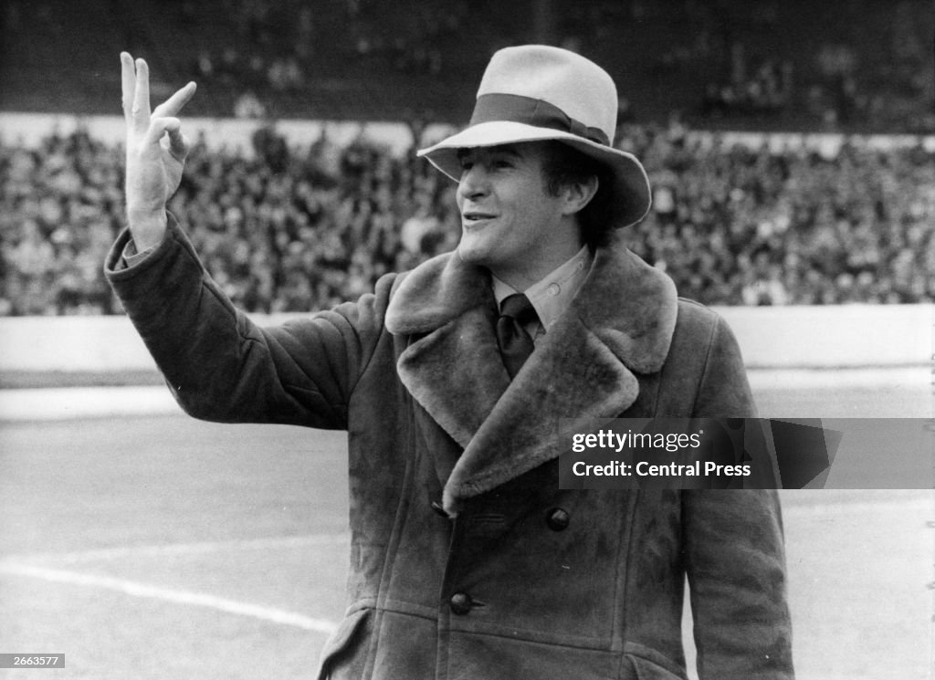 Crystal Palace Manager Malcolm Allison Holding Up Three Fingers To crystal-palace-manager-malcolm-allison-holding-up-three-fingers-to