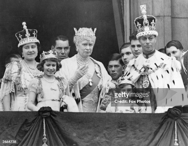 King George VI and Queen Elizabeth with Queen Mary , Princesses Elizabeth and Margaret Rose and members of the extended Royal Family on the balcony...