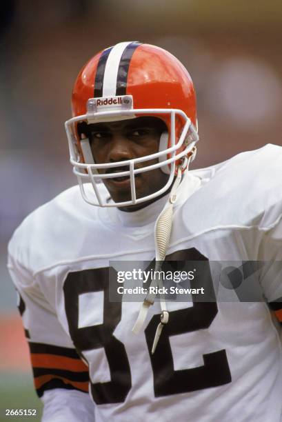 Tight end Ozzie Newsome of the Cleveland Browns stands on the field during a 1990 NFL game against the New York Jets. The Browns defeated the Jets...