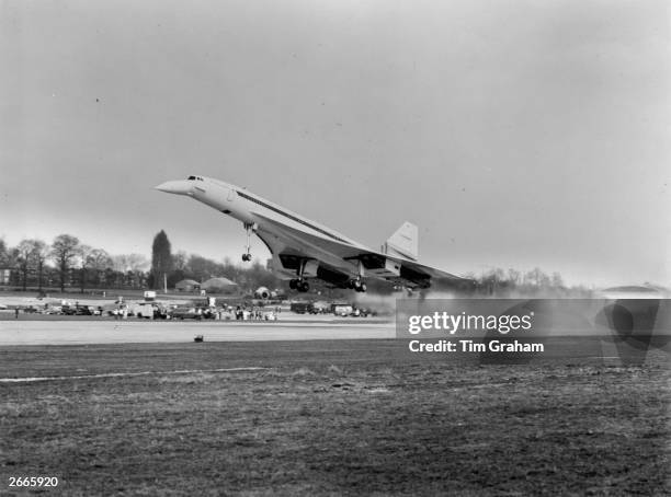 Concorde 002 taking off on its maiden flight from Filton, near Bristol.