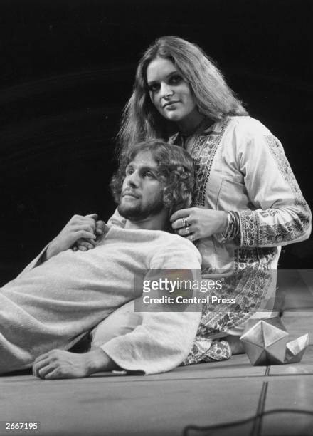 English actor Paul Nicholas as Jesus Christ and Dana Gillespie as Mary Magdalene in Andrew Lloyd Webber's musical 'Jesus Christ Superstar', which...