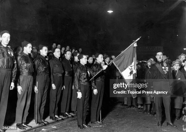 Commander D'Amelio Mario and the fascist guard prepare for the arrival of Benito Mussolini.