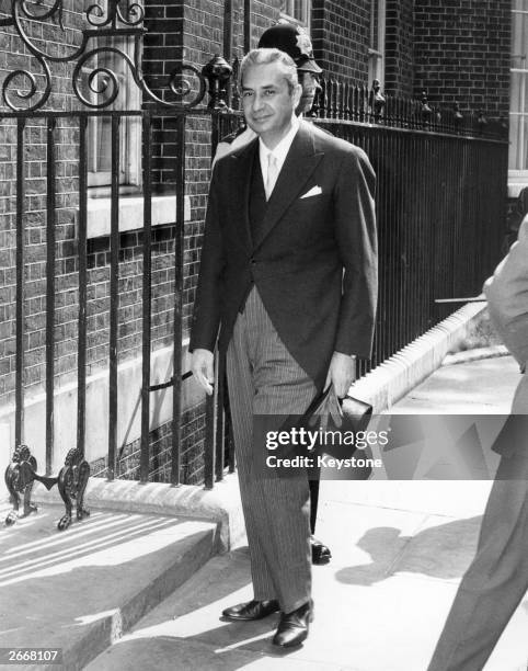 Aldo Moro, the Italian politician and Prime Minister from 1963 to 1968 and again from 1974 to 1976 arriving at No 10 Downing Street. He is on an...