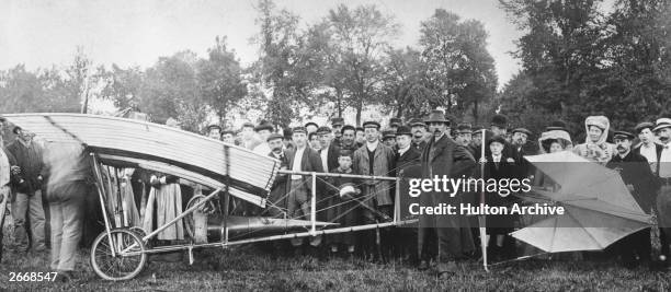 Alberto Santos-Dumont with his plane 'Demoiselle'.