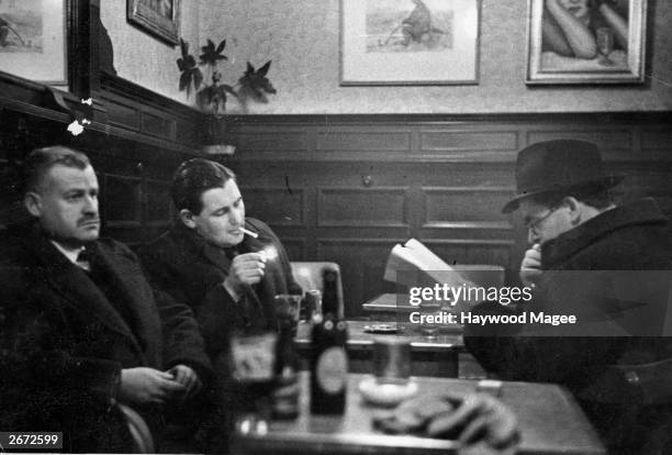 Irish writer, broadcaster and Abbey Theatre director, Robert Farren at the Palace Bar in Dublin, April 1942. At centre is novelist Francis MacManus ....