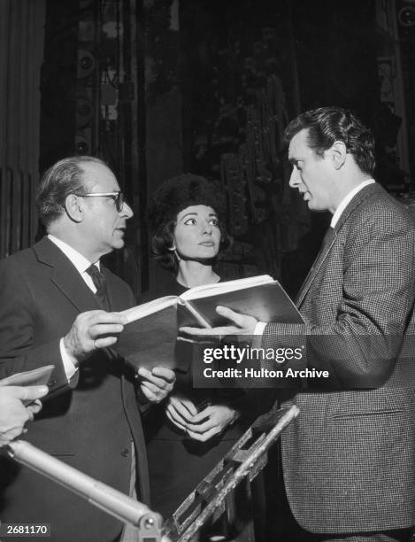 Italian tenor Franco Corelli with opera singer Maria Callas and stage manager Nicola Benois during rehearsals for Polinto at La Scala in Milan,...