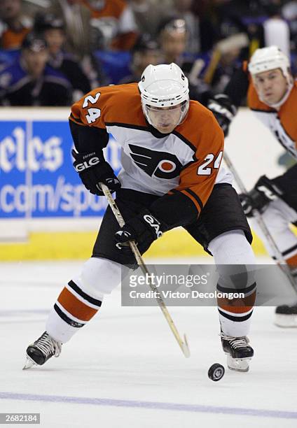 Sami Kapanen of the Philadelphia Flyers tries to control a rolling puck on during the game against the Los Angeles Kings at Staples Center on October...