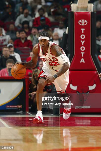 Eddie Robinson of the Chicago Bulls drives to the basket against the Memphis Grizzlies during the preseason game at United Center on October 23, 2003...