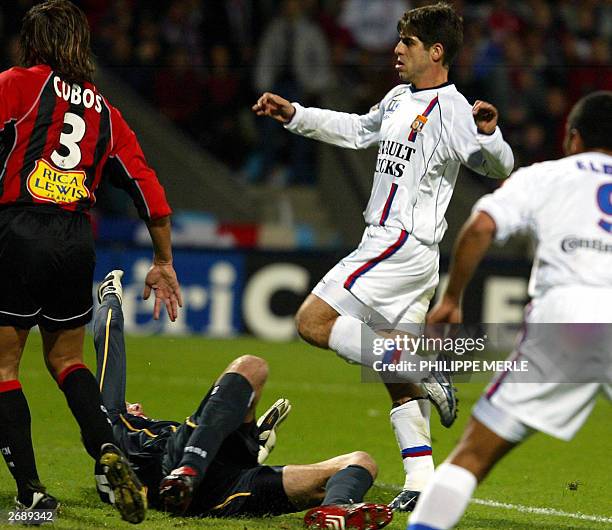 Lyon's midfielder brazilian Pernambucano Juninho kicks the ball past Nice goalkeeper Damien Gregorini during their French L1 soccer match 01 November...