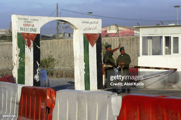 Checkpoint Officers Border 869 Checkpoint Erez Stock Photos, High-Res Pictures, and Images - Getty ...