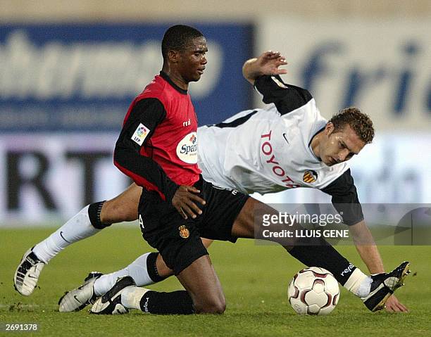 Mallorca's Samuel Etoo of Cameroon fights for the ball with Valencia's Ruben Baraja during their Spanish League match, Real Mallorca against Valencia...