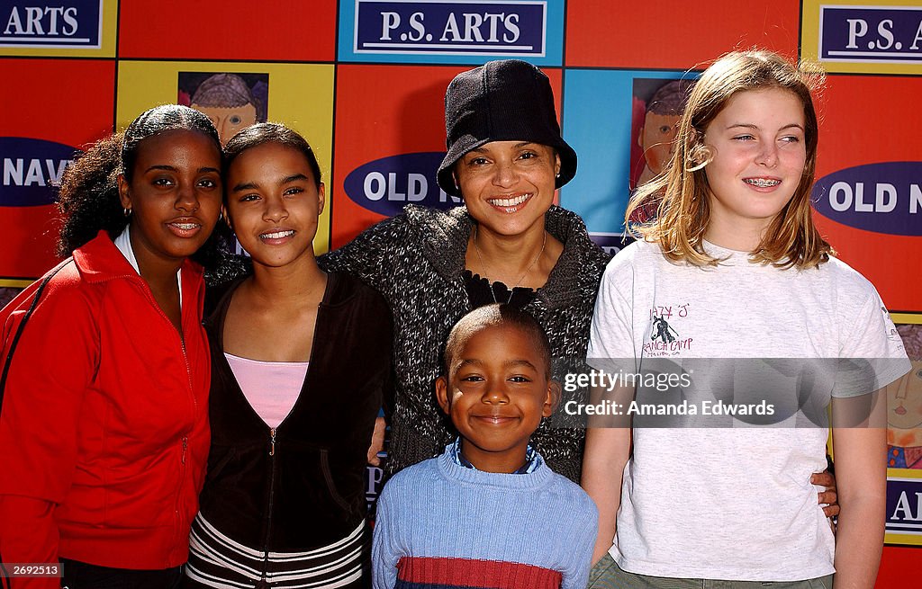 Actress Victoria Rowell and her kids Bethel, Giddy, Jasper and Maya