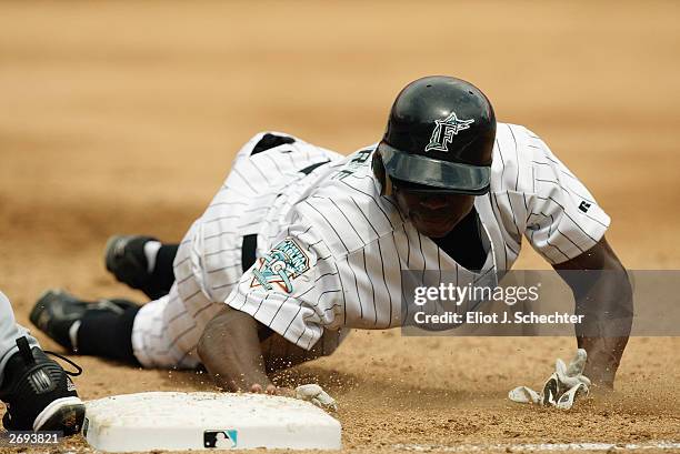 Center Fielder Juan Pierre of the Florida Marlins makes it back and is safe First Basemen Tony Clark of the New York Mets can't make the tag...