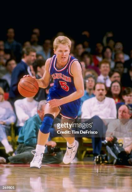 Guard Steve Kerr of the Cleveland Cavaliers moves the ball during a game. Mandatory Credit: Tim de Frisco /Allsport