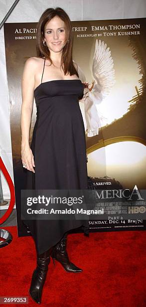 Actress Mary-Louise Parker attends the HBO FILMS Premiere of "Angels In America" at The Ziegfeld Theater November 4, 2003 in New York City.