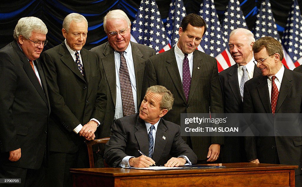 US President George W. Bush signs the Pa