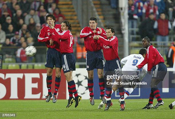 Michael Ballack, Hasan Salihamidzic, Roy Makaay, Willy Sagnol and Ze Roberto of Bayern attempt to block the shot of Juninho of Lyon during the UEFA...