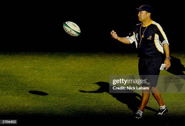 Coach Eddie Jones during the Australian Wallabies Captain's Run at Suncorp Stadium November 7, 2003 in Brisbane, Australia.