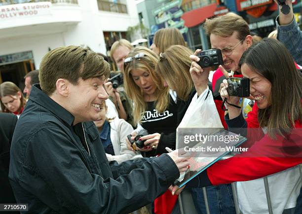 Actor Mike Myers poses for fans while attending the world premiere of "Dr. Seuss' The Cat in the Hat" at Universal Studios, November 8, 2003 in...