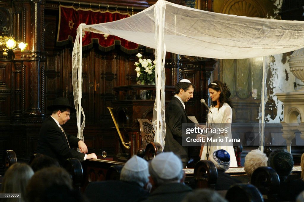 Historic NYC Synagogue Under Renovation Hosts Wedding