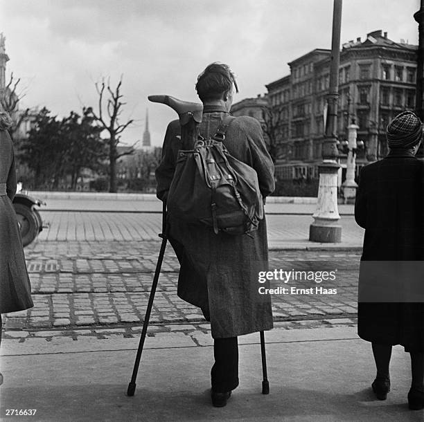 One False Leg 7,916 Man With Prosthetic Legs Stock Photos, High-Res Pictures, and ...