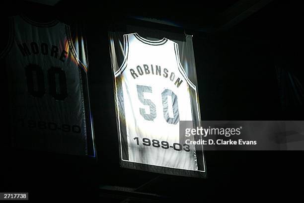 spurs retired jersey