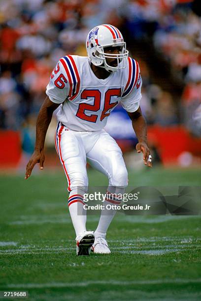 Defensive back Raymond Clayborn of the New England Patriots moves against the San Francisco 49ers during a NFL game at Candlestick Park on October...