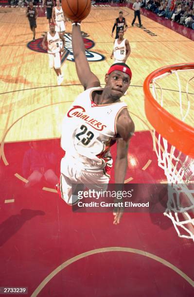 Lebron James of the Cleveland Cavaliers dunks against the Philadelphia 76ers during NBA action November 15, 2003 at Gund Arena in Cleveland, Ohio....
