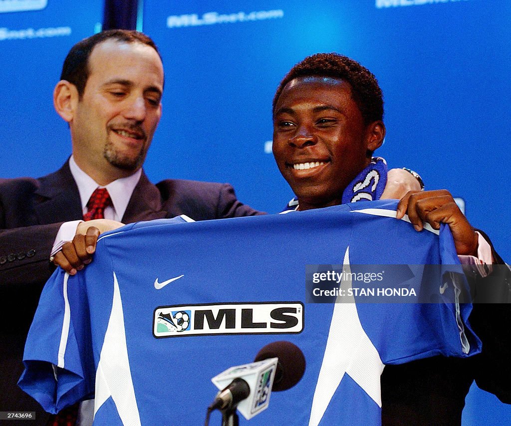 Freddy Adu (R), a 14-year-old soccer pro