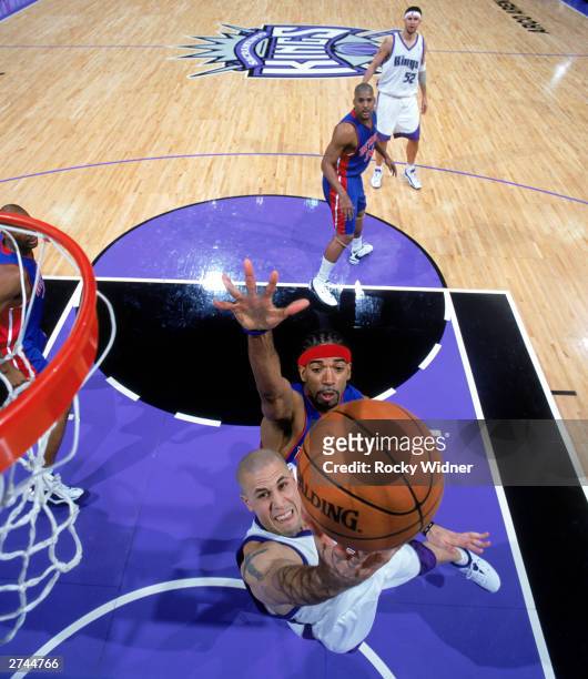Mike Bibby of the Sacramento Kings goes for a layup past Richard Hamilton of the Detroit Pistons during the NBA game at Arco Arena on November 11,...