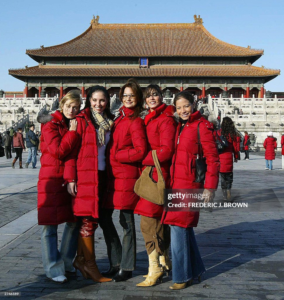 Miss World contestants (L to R:) Vanessa