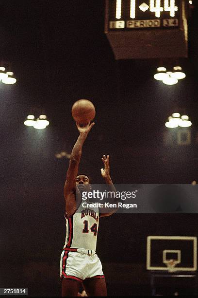 Oscar Robertson of the Cincinnati Royals shoots a jumpshot during the NBA game at the Cincinnati Gardens during a 1967 game in Cincinnati, Ohio. NOTE...