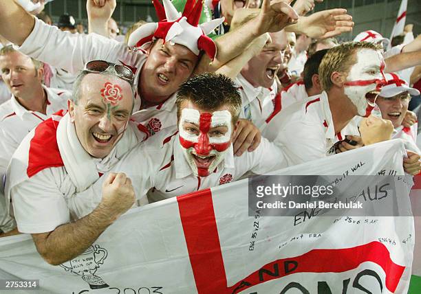 2003 rugby world cup final - australia v england - england rugby fans stock pictures, royalty-free photos & images