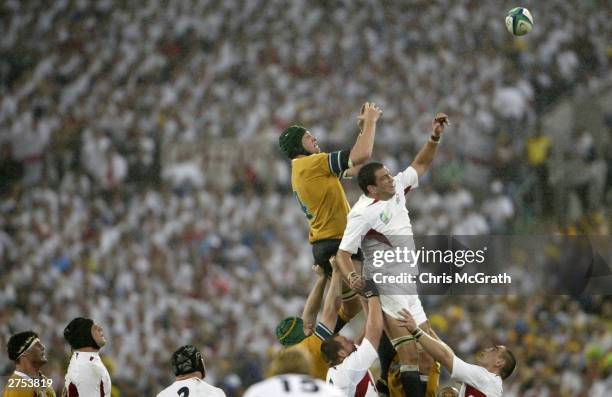 Martin Johnson of England contests a lineout with Justin Harrison of Australia during the Rugby World Cup Final match between Australia and England...